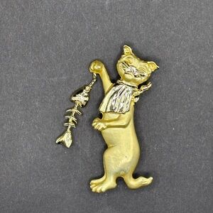 Gold Cat Brooch with Fishbone Design